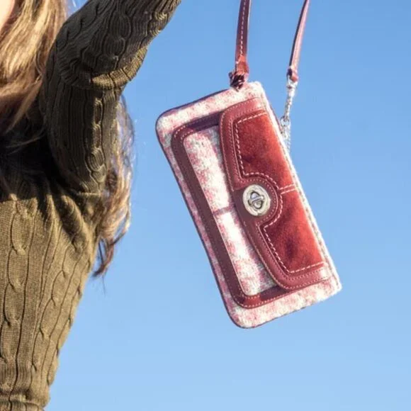 NEW, Vintage Coach Hamptons Houndstooth Skinny Turnlock Wristlet - Picture 6 of 16